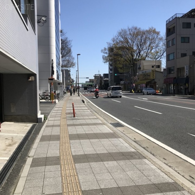 ワンライトビル ビル前面道路