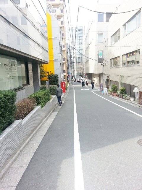 滝ビル ビル前面道路