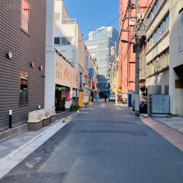 BACH(バッハ)ビル ビル前面道路