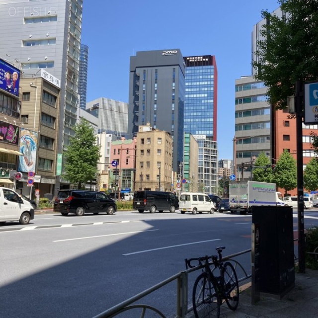 ヒューリック神田ビル ビル前面道路