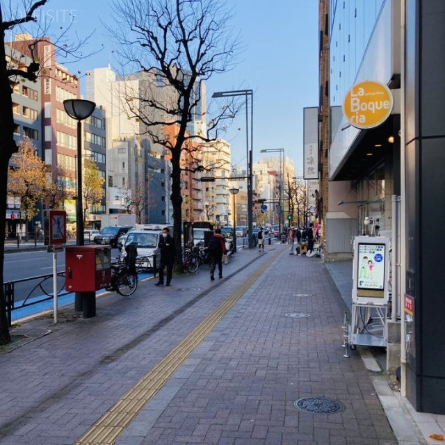 JLBグランエクリュ四谷 ビル前面道路