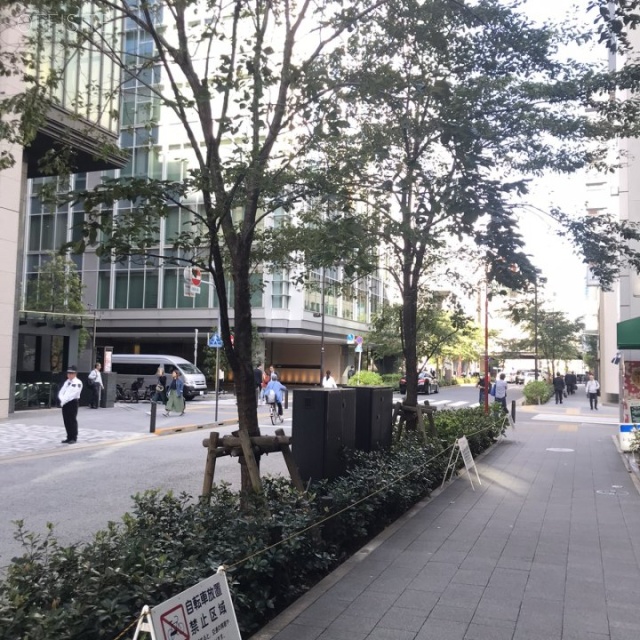 日本橋アステラス三井ビルディング ビル前面道路