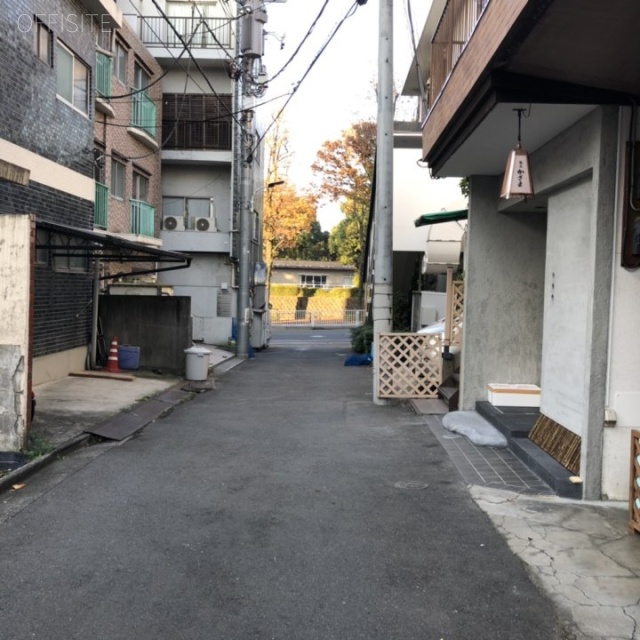 公文ビル ビル前面道路