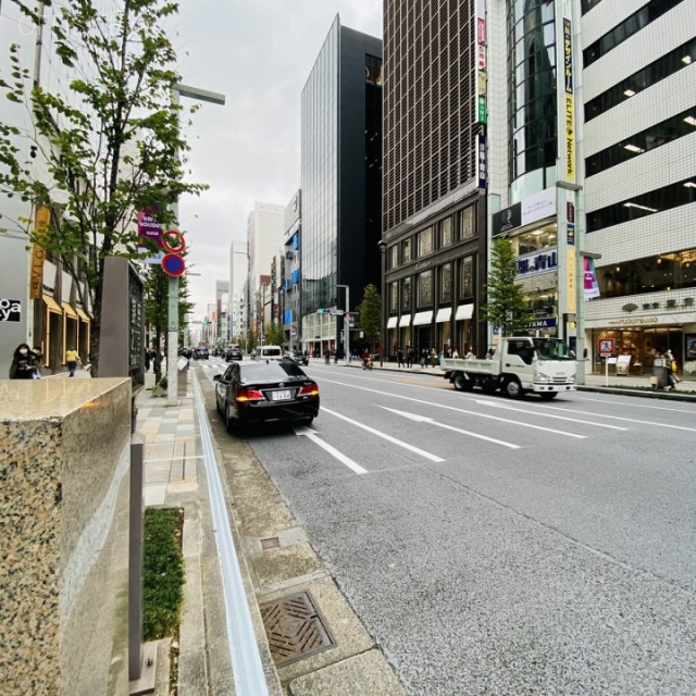 ティファニー銀座ビル ビル前面道路