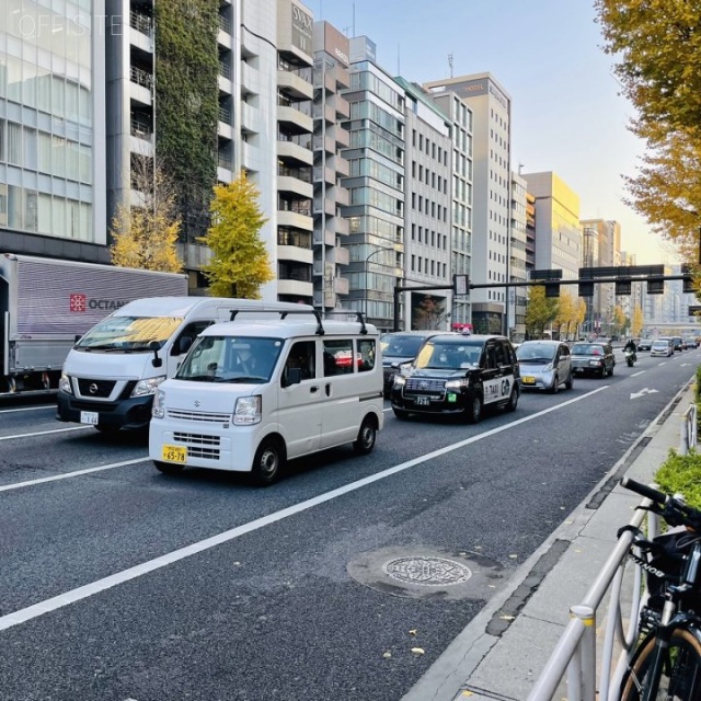 IZUMIビル ビル前面道路