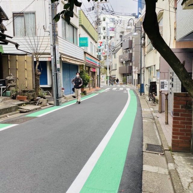 SK代々木ビル ビル前面道路