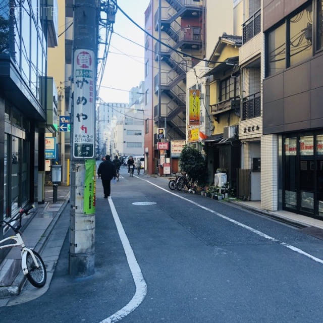 新星ビル ビル前面道路