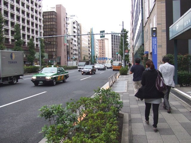 高桑ビル ビル前面道路