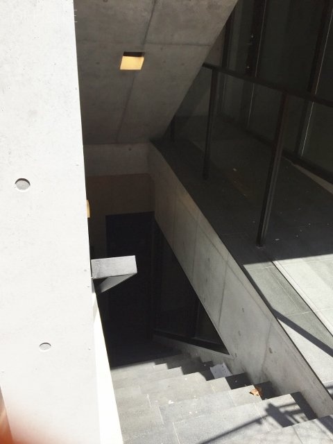 モダンフォルム原宿ビル 階段