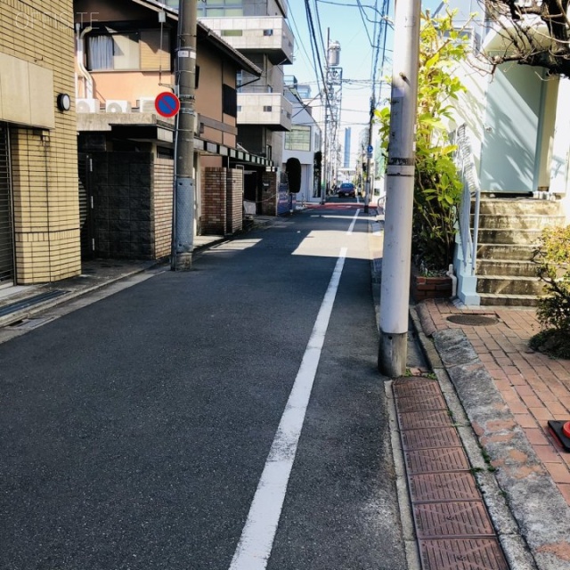 テラス小森 ビル前面道路
