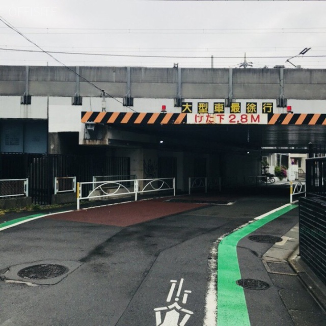 IRONSIDE NAKAMEGURO ビル全面道路