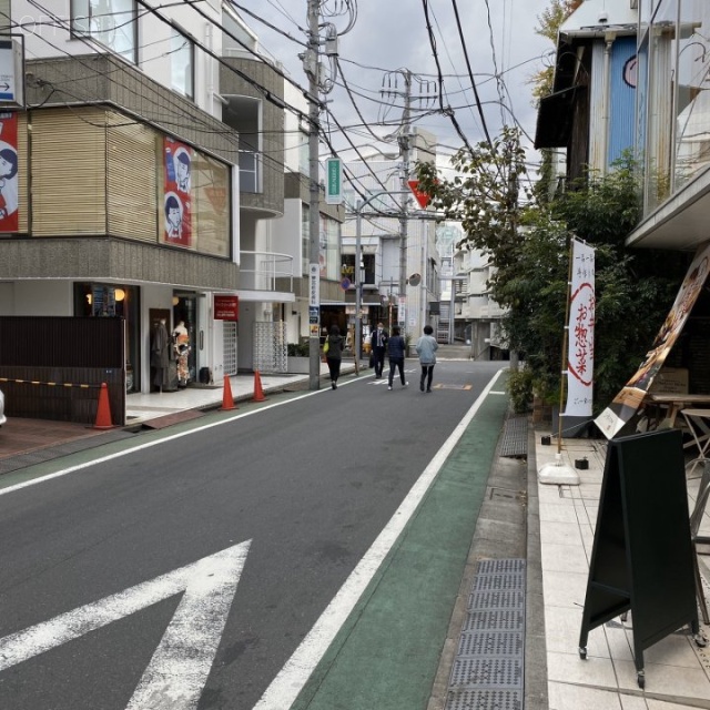 BCG表参道PROPERTY ビル前面道路