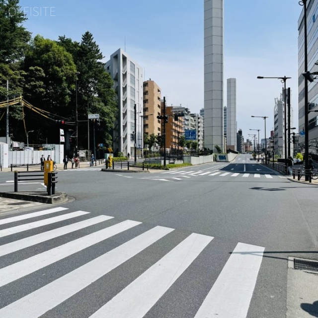 元代々木サンサンビル ビル前面道路