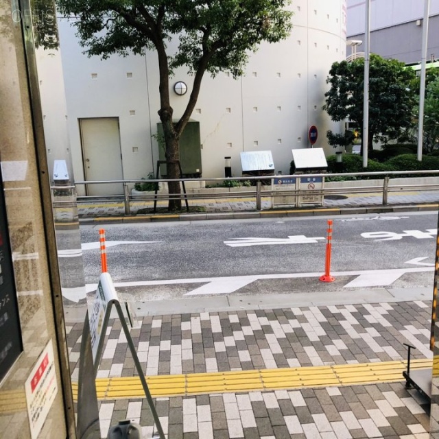 高山ビル ビル前面道路