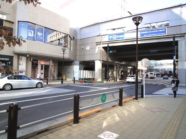 京王聖蹟桜ヶ丘東口ビル ビル前面道路