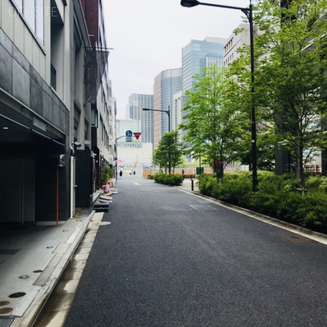 森ビル ビル前面道路
