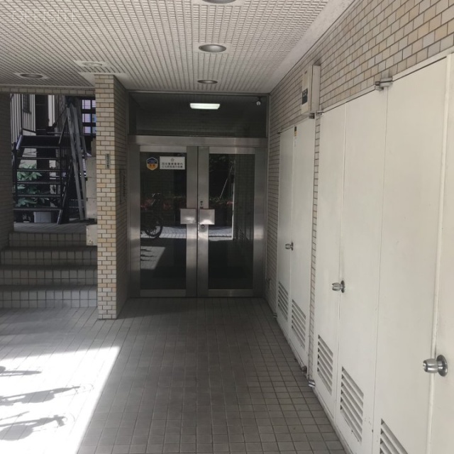 サニーシティ新宿御苑ビル エントランス