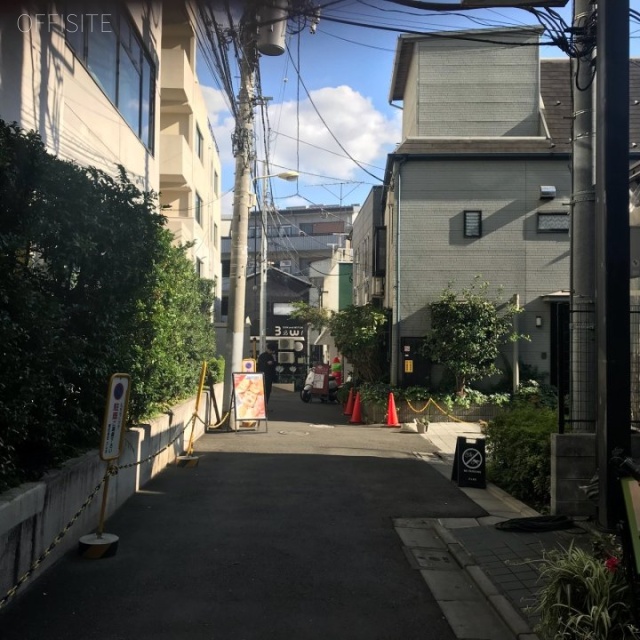 T‘s-TWO(ティーズトゥー)ビル ビル前面道路