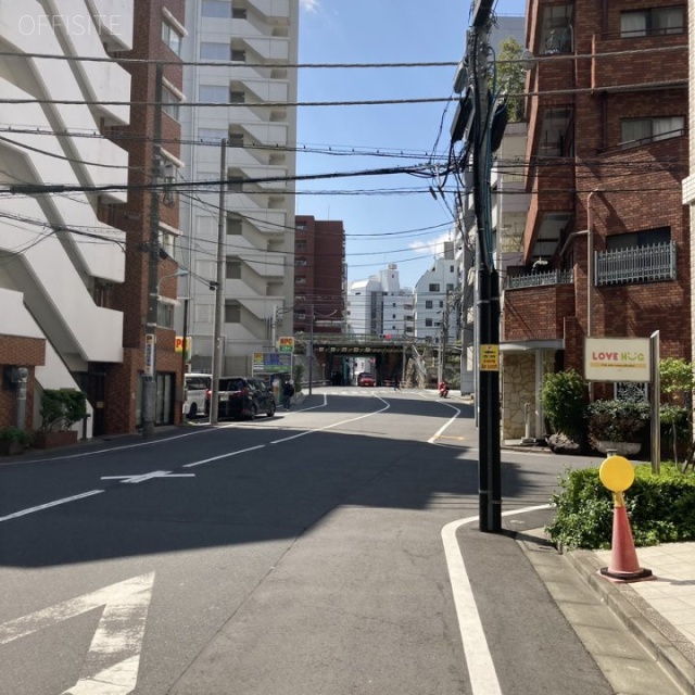 エビスアワヤビル　ビル前面道路