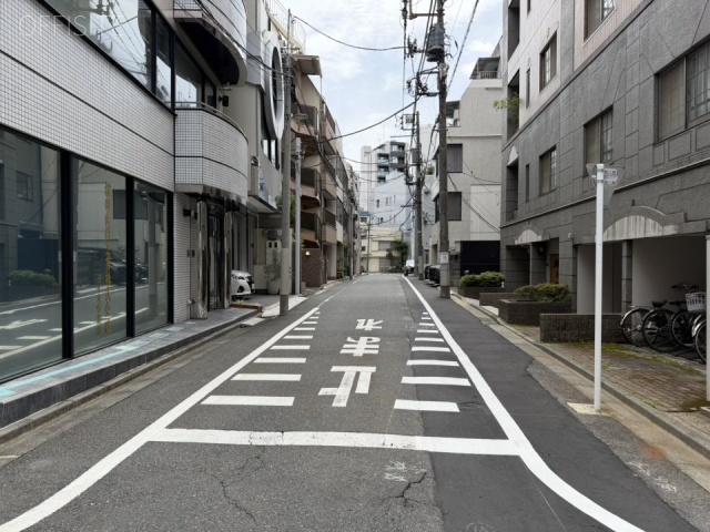 湯島228ビル 前面道路