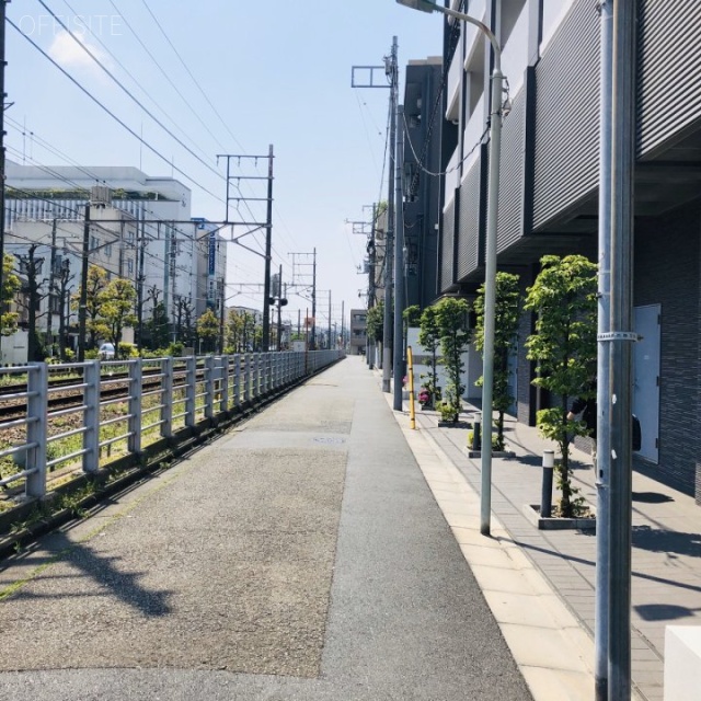 スタイリオ蒲田 ビル前面道路