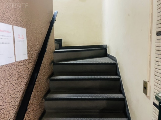 山中ビル 階段