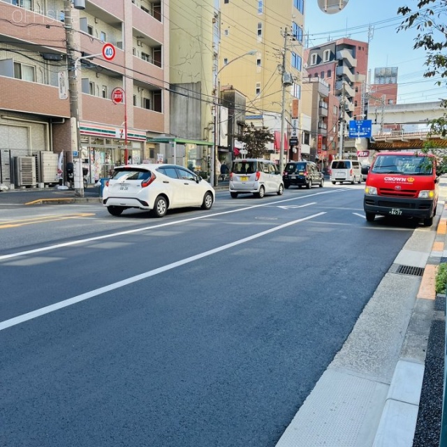 クレセントビル 前面道路