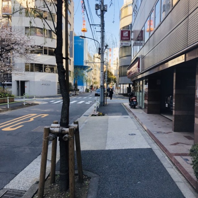 高木ビル ビル前面道路
