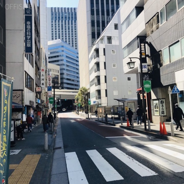 赤坂スクエアビル ビル前面道路