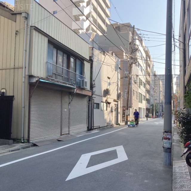 STビル ビル前面道路