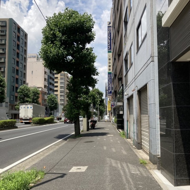 ラ・ロシェル横浜 ビル前面道路