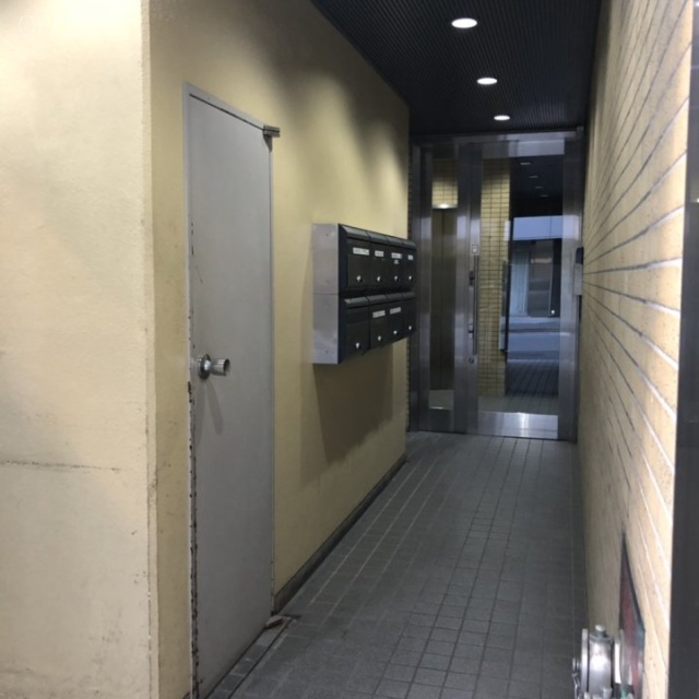 乾ビル エントランス