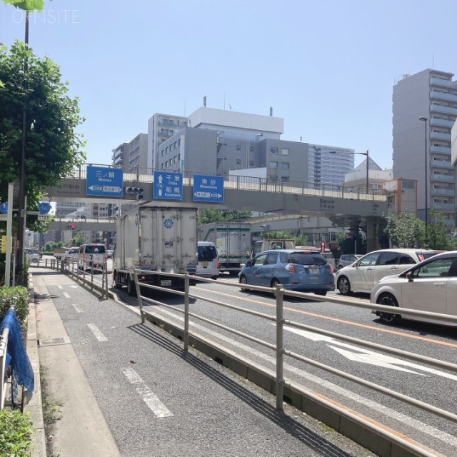 クラシックとーと ビル前面道路