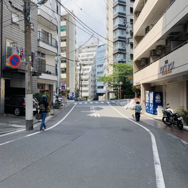 カワグレビル ビル前面道路