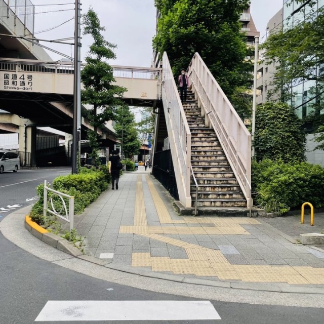 PMO日本橋本町 前面歩道