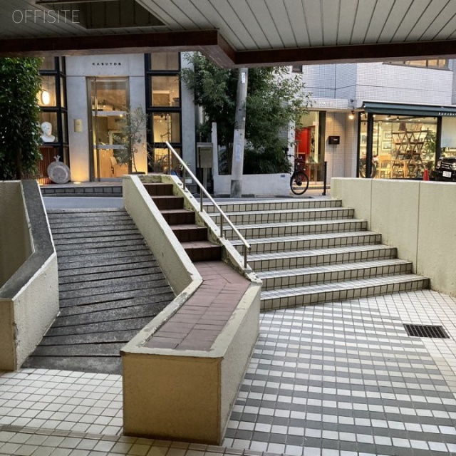 パレドール原宿ビル エントランス