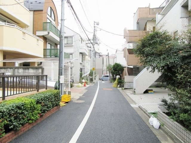 TZビル ビル前面道路