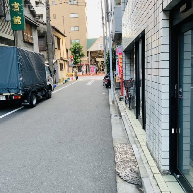 共栄ビル ビル前面道路