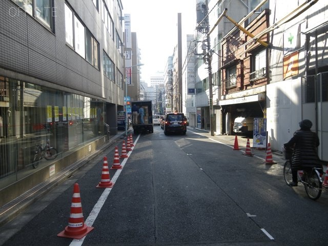 神田TNKビル ビル前面道路