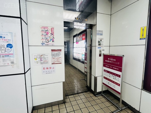 第7山秀ビル エントランス