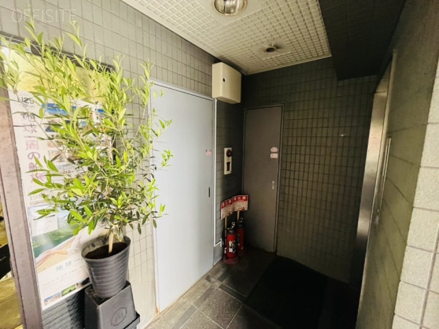 新宿ビル　エントランス