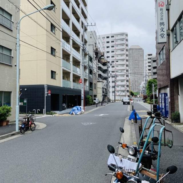 村山ビル ビル前面道路