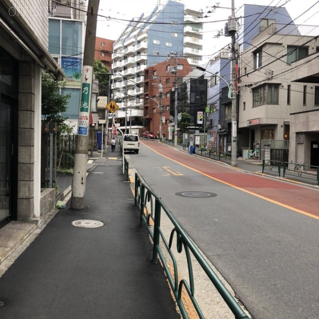 千駄木ビル ビル前面道路