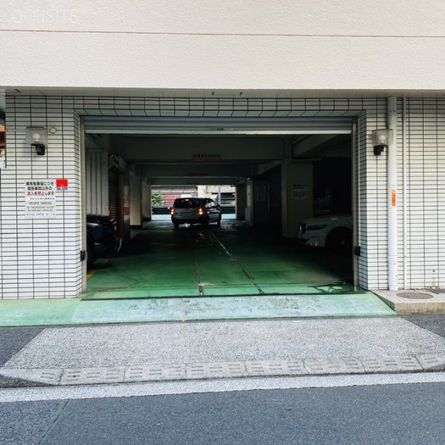 プレシャス六本木ビル 駐車場