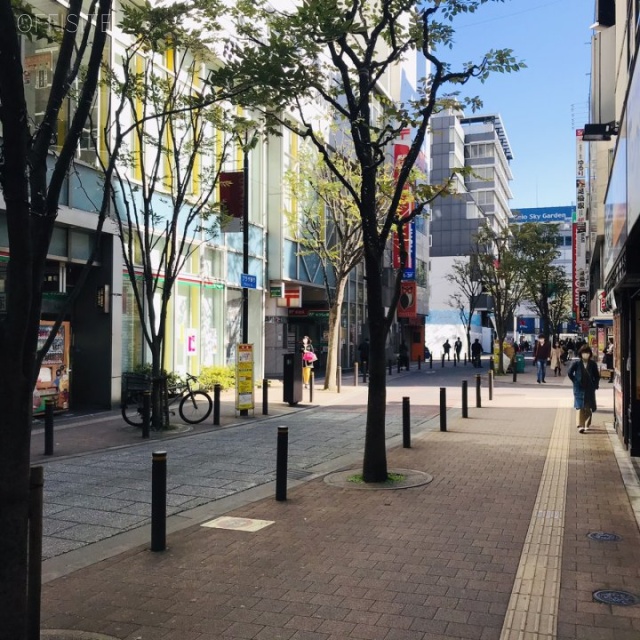 西新宿昭和ビル ビル前面道路