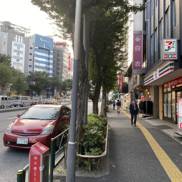 ホーメスト新宿ビル ビル前面道路