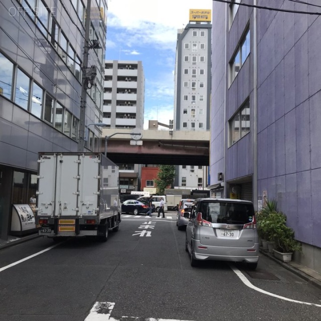岩瀬ビル ビル前面道路