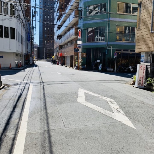 五輪プラザ ビル前面道路