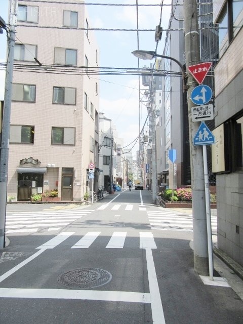 信永中和ビル ビル前面道路