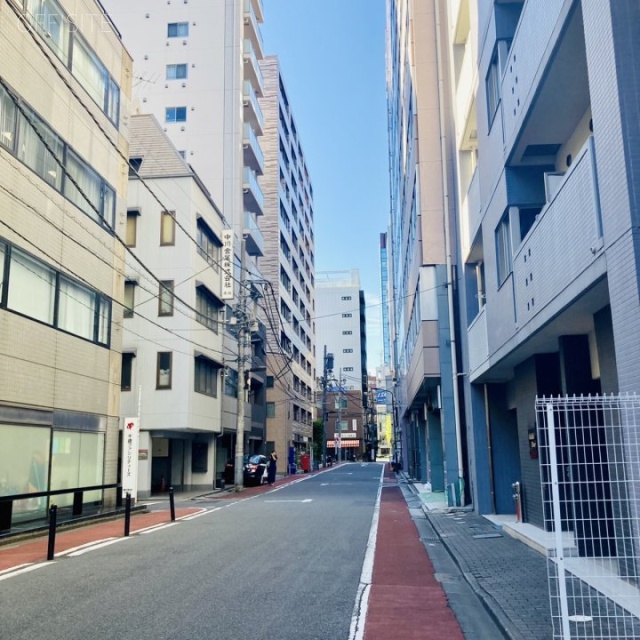 日宝神田ノース ビル全面道路